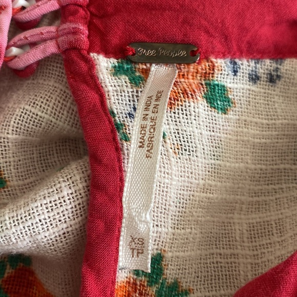 Free People Kissed By The Sun adorable cropped top with great embroidery - Picture 11 of 14